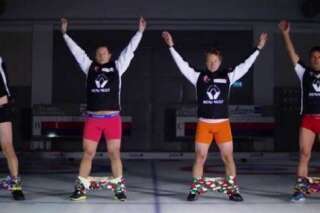 VIDÉO. L'équipe norvégienne de curling enfile ses pantalons...sans les mains