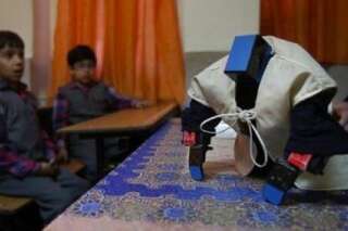 Iran: Un instituteur invente un robot pour encourager les enfants à faire la prière