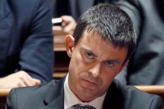Dieudonné: Manuel Valls perd des points dans deux sondages, les attaques redoublent