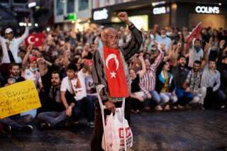 Manifestations en Turquie : la place Taksim à Istanbul à nouveau occupée par des milliers de manifestants