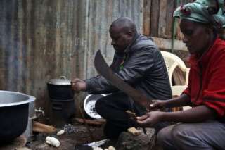 Au Kenya, on fabrique des fourneaux pour résoudre une problématique mortelle