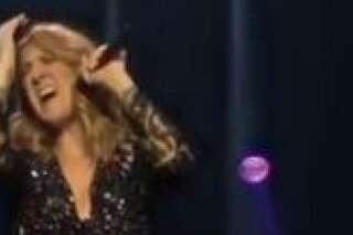 Céline Dion chante 