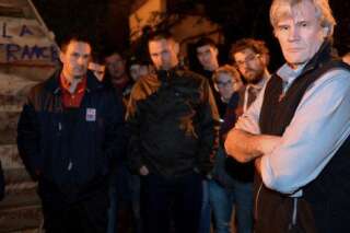 Des agriculteurs en colère manifestent devant le domicile de Stéphane Le Foll au Mans