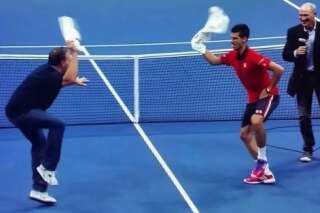 VIDÉO. Novak Djokovic danse avec un fan après sa victoire au 1er tour l'US Open