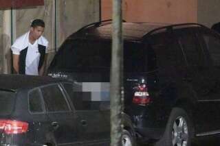 PHOTOS. Cristiano Ronaldo surpris en train d'uriner à la sortie d'une boîte de nuit de Saint-Tropez