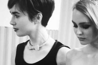 PHOTOS. Au défilé Chanel Haute Couture, Lily Rose Depp et Lily Collins inséparables et Kristen Stewart joueuse