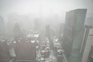 PHOTOS. Le blizzard à New York oblige la ville à tourner au ralenti