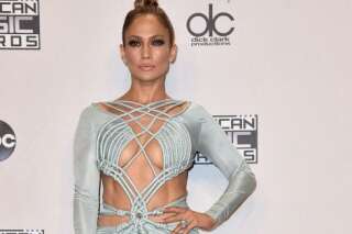 PHOTOS. Les looks (très transparents) de Jennifer Lopez aux American Music Awards