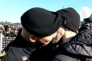 VIDÉO. Ce baiser entre un marin canadien et son petit-ami est historique
