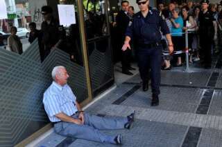Le retraité grec devenu un symbole du désarroi du pays aidé par un financier, ami de son père