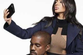 Kanye West pose dans 
