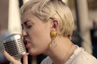 Miley Cyrus se met au rock et se mobilise pour venir en aide aux jeunes marginalisés, homosexuels ou sans-abris