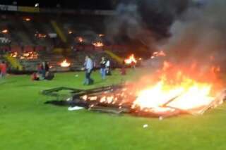 VIDÉO. De rage, les supporters d'un club de football turc mettent le feu à leur stade, après la relégation de leur équipe
