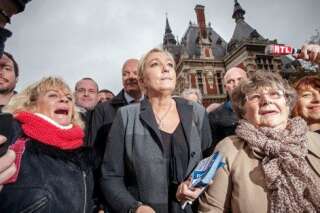A Calais, Marine Le Pen vient dénoncer les migrants... et préparer les régionales de 2015
