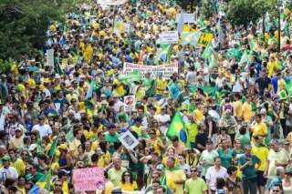 Brésil: un million de manifestants dans les rues de Sao Paulo contre Dilma Rousseff