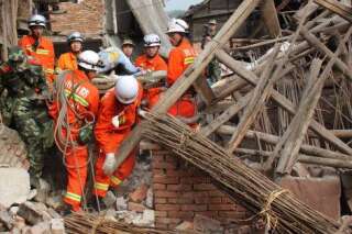 PHOTOS. Tremblement de terre en Chine: au moins 179 morts et 10.000 blessés