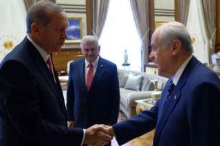 Après le putsch raté en Turquie, Recep Tayyip Erdogan promet une nouvelle Constitution avec l'opposition