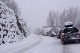 PHOTOS. Trafic routier: la neige bloque 15.000 véhicules en Savoie