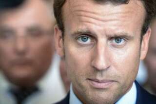 Ni ministre ni candidat: comment Macron peut exister pendant les primaires
