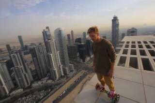 VIDÉO. Il conduit son hoverboard au sommet d'un gratte-ciel à Dubaï