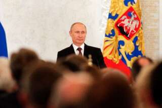 Vladimir Poutine signe le rattachement de la Crimée à la Russie