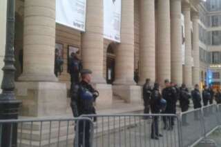 La police évacue le théâtre de l'Odéon de Paris, occupé par des intermittents