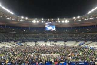 VIDÉOS. Attaques à Paris: Au Stade de France, l'ambiance surréaliste d'une foule qui ne sait pas ce qui se passe