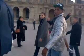 VIDÉO. Jay-Z snobe un touriste au Louvre