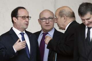 Budget de la Défense: l'astuce de Jean-Yves Le Drian pour convaincre François Hollande face à Michel Sapin