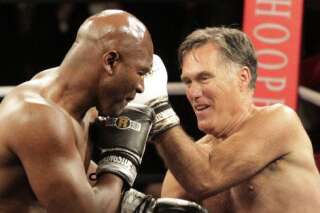 VIDÉO. Mitt Romney face au boxeur Evander Holyfield sur un ring pour la bonne cause