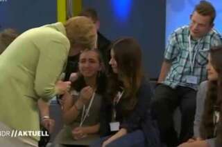 VIDÉO. Angela Merkel tente de consoler une jeune réfugiée palestinienne (qu'elle a elle-même fait pleurer)