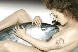 PHOTOS. Helena Bonham Carter pose nue avec un thon pour lutter contre la pêche intensive