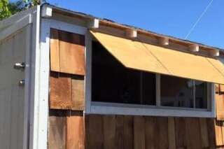 Un Américain construit une mini-maison pour une femme SDF à Los Angeles