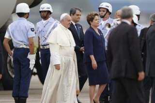 Le pape François accueilli à Rio par une foule en en liesse