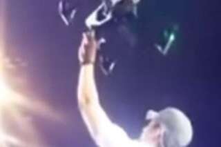 VIDÉO. Enrique Iglesias s'entaille la main avec un drone en plein concert