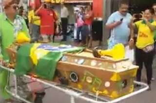 VIDÉO. Avant la petite finale Brésil-Pays Bas, les supporteurs brésiliens enterrent déjà la Seleçao