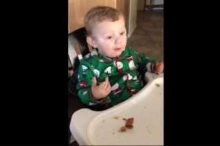 VIDÉO. Ce bébé mange du bacon pour la première fois et il en reste sans voix