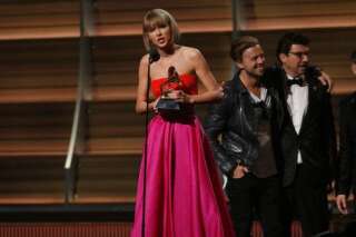 VIDÉO. Taylor Swift a remis Kanye West à sa place lors de son discours aux Grammy Awards 2016