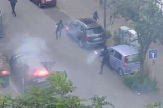 En marge du G20 à Hambourg, des centaines de casseurs brûlent des voitures et brisent des vitrines