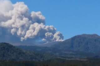Les images impressionnantes du volcan Shinmoedake au Japon en éruption