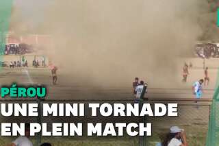 Un match de foot interrompu par une mini tornade au Pérou