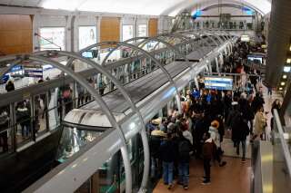 Grève à la RATP: huit lignes fermées samedi mais le trafic s'améliore