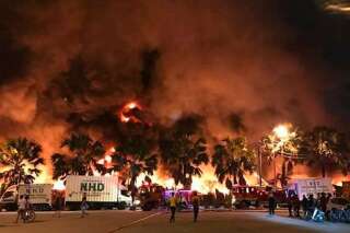 Les images du gigantesque incendie près de l'aéroport de Penang en Malaisie