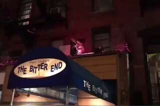 Lady Gaga improvise un concert sur le toit d'un bar à New-York