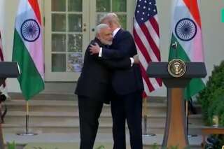 Le Premier ministre indien Narendra Modi a trouvé comment échapper aux poignées de main de Donald Trump