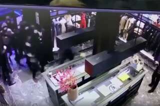 Paris: Une boutique Moncler victime d'un braquage express