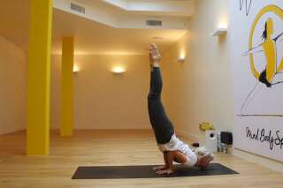 Quatre positions pour faire du yoga comme Ashton Kutcher
