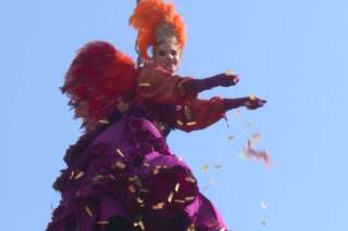 Les festivités du carnaval de Venise lancées par le vol de l'ange