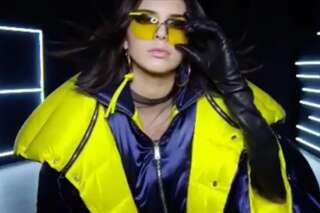 Kendall Jenner en doudoune futuriste dans une vidéo de Versace