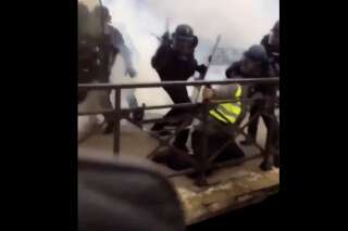 Gilet jaune: une enquête ouverte après la vidéo montrant un manifestant matraqué au sol